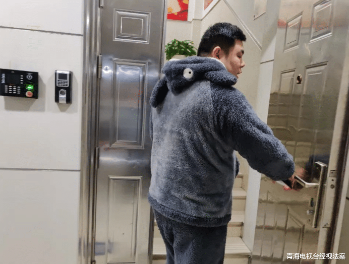 青海电视台经视法案 深夜时分,被走失女孩当成坏人,民警首次换龙猫睡衣出警