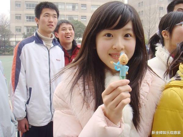 章泽天|27岁章泽天近照褪去青涩，戴五十万钻石项链，从奶茶妹妹变贵妇人