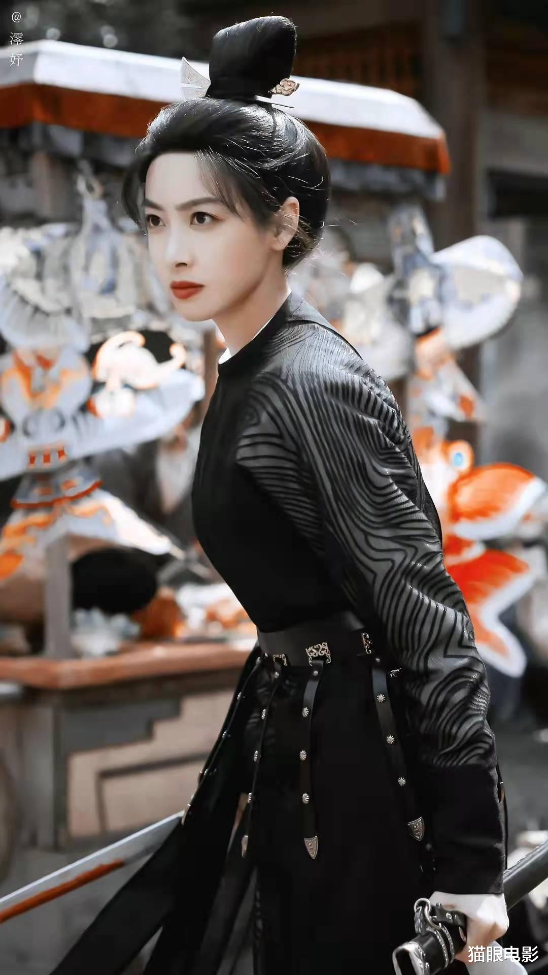 宋茜|杨幂宋茜同框比美,两位女神都穿西装秀长腿,网友:状态都很好