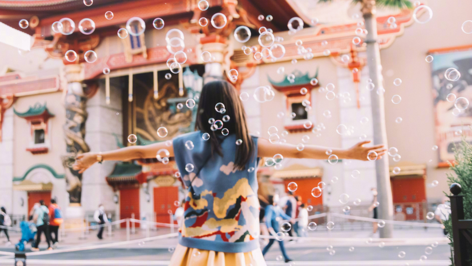 潮帮先生|单身后的佟丽娅状态真好,穿短裙出游笑得好甜,38岁终于活出自我