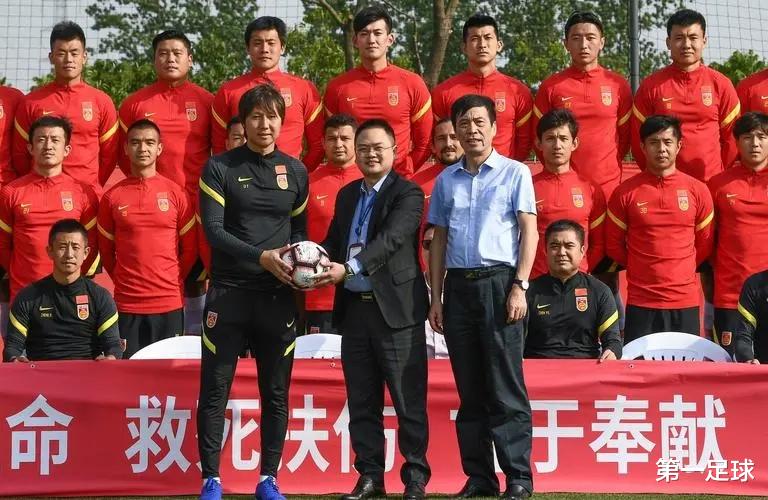 切尔西|20年前曾经让日韩羡慕的中国中后卫，怎么现在堕落成这样了？