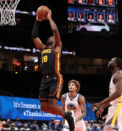 斯蒂芬·庫(kù)里|空砍37+5+2！庫(kù)里打爆特雷楊，卻被科爾“防死”，3連敗末節(jié)又遭逆轉(zhuǎn)