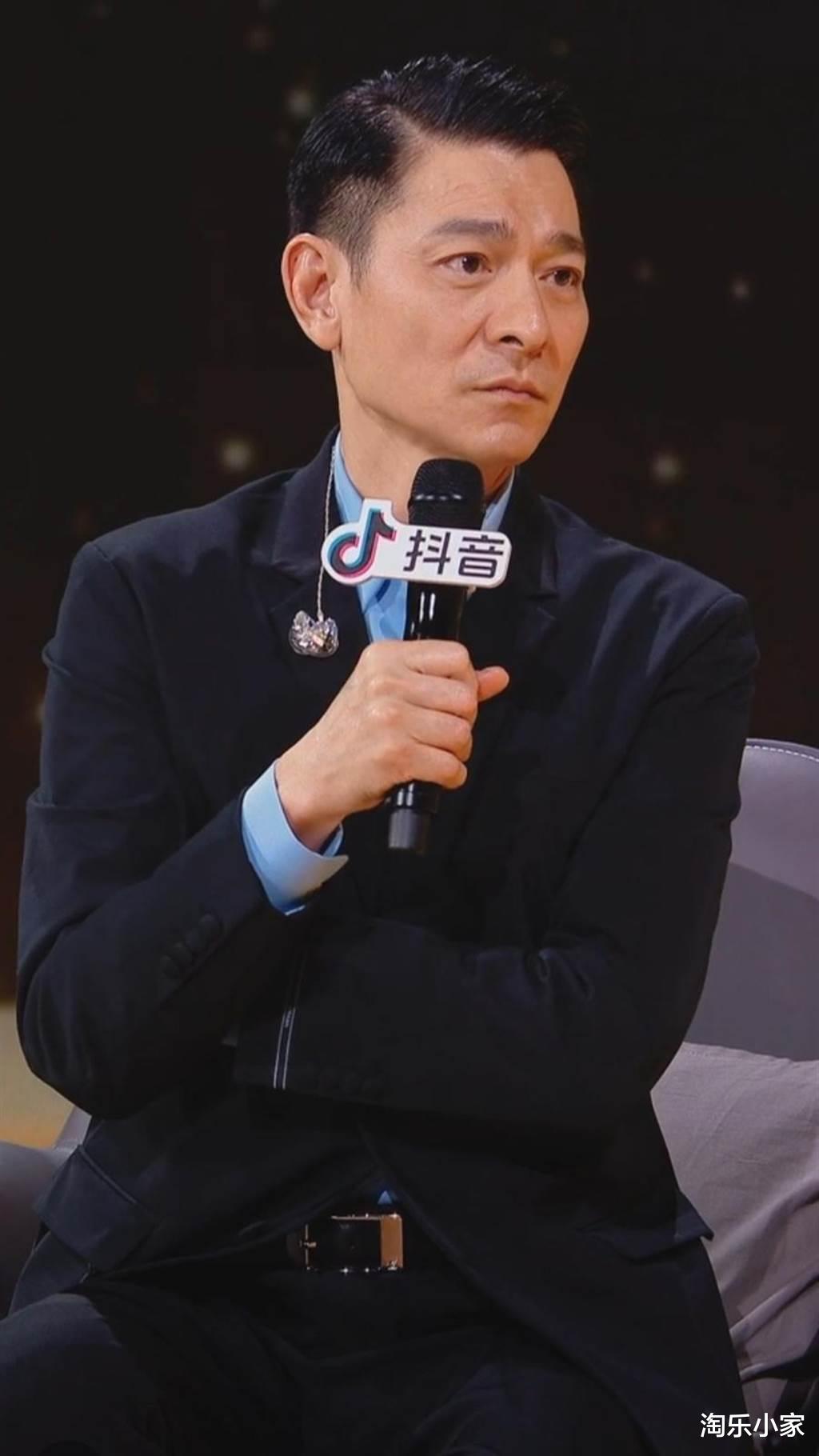 刘德华|天王刘德华直播吸破亿粉丝在线看，4年前坠马情况曝光！