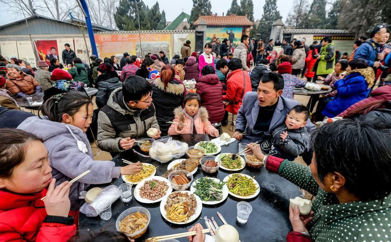 棒奔霸 农村参加酒席有“两个不能吃”，指的是哪两个？老话有道理吗？