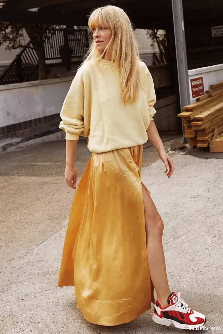 卡莉时尚show|卫衣才是早秋的正确打开方式，时髦气质又有女人味，快点get起来