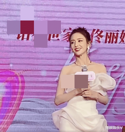 小泡芙|佟丽娅穿抹胸裙亮相，脚踩恨天高长腿惹人羡，粉丝抢着拿手机拍照