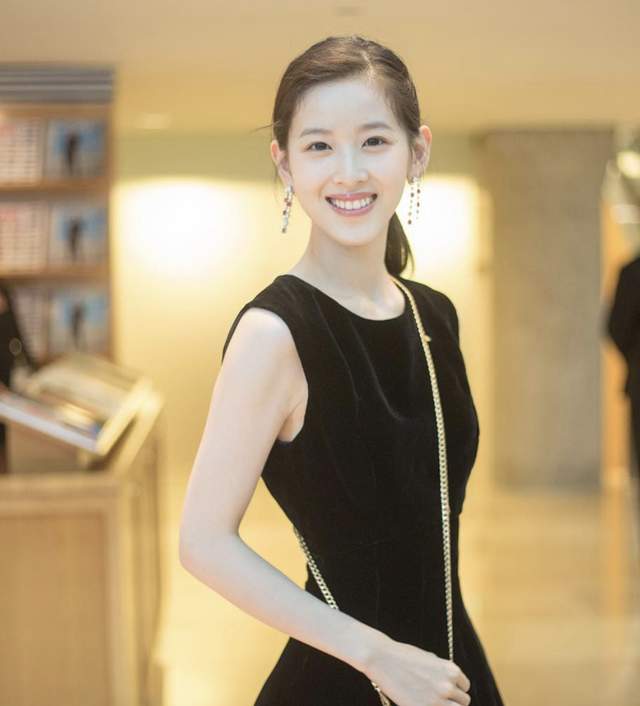 李靓蕾|众星支持李靓蕾！41岁女星直言要向其学习，央视主持人暗讽王力宏