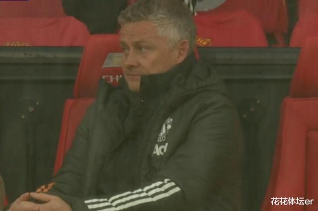 曼聯|羅杰斯振臂歡呼，索帥一臉淡定！5分鐘，0-1到1-1，大雨中2次滑跪