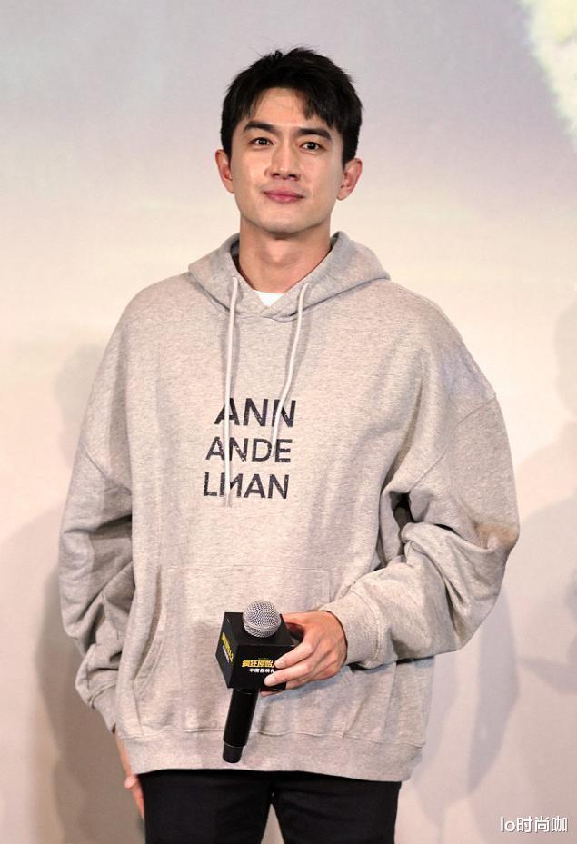 林更新|林更新生图“真实过头”了，穿卫衣简单帅气，就是看着有点“油”