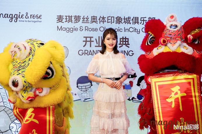 生肖 洪欣罕见带女儿合体捞金，穿网纱裙同女儿似姐妹，和她还有同款刘海