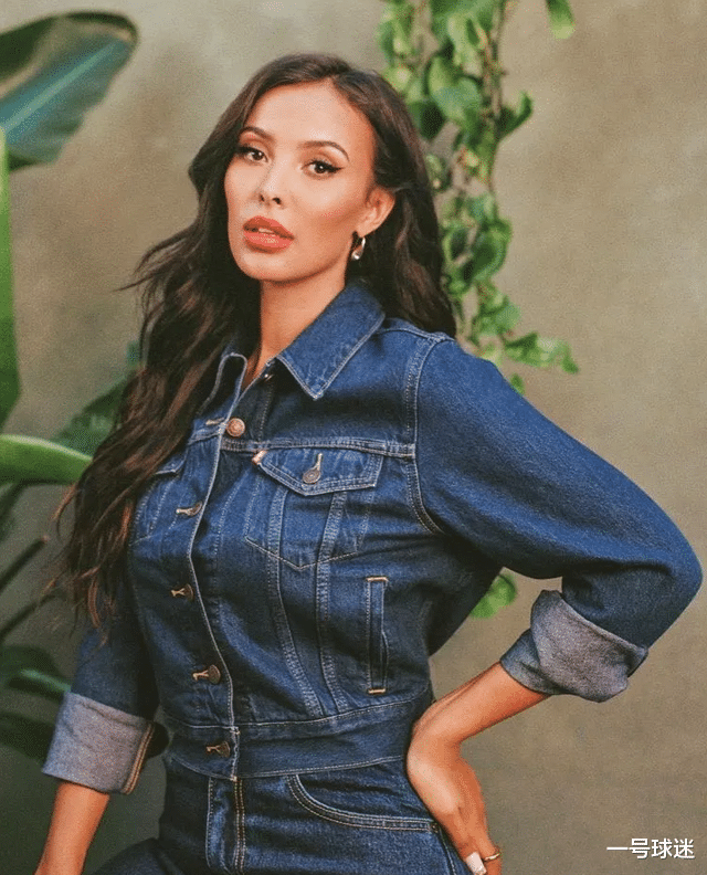 西蒙斯|再見詹娜！恭喜西蒙斯，正式求婚成功，她是美女主持人，身材一流