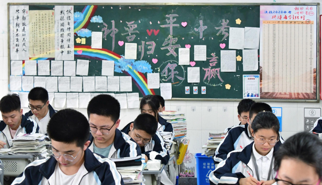 高考|“宁愿不上学，也不上职业高中”，三年后的差距，高中生羡慕了