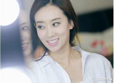 张小斐|张小斐真是火了！最新写真花絮曝光，妥妥的衣服架子