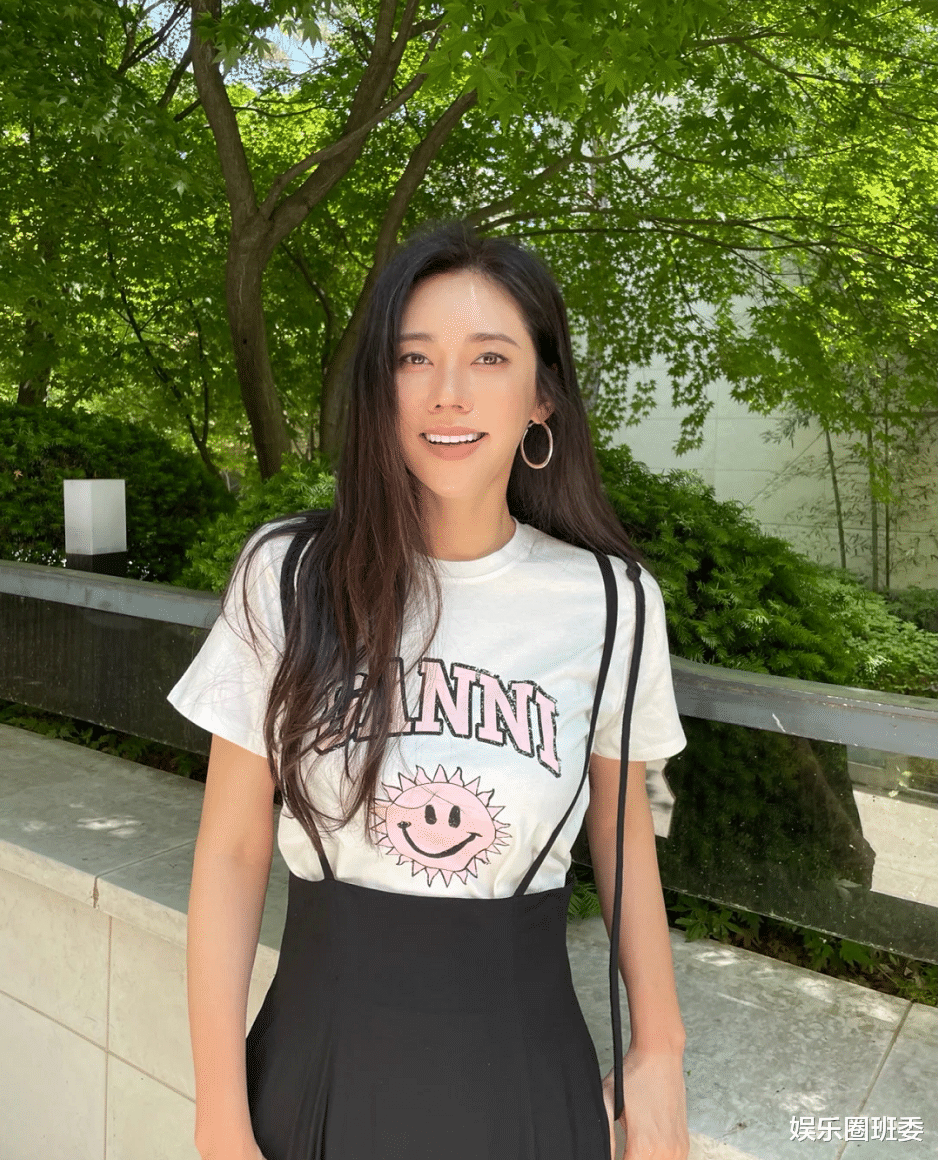 秋瓷炫|秋瓷炫罕见晒近照，小腹微凸疑似怀二胎，被劝坚守婚姻原谅于晓光