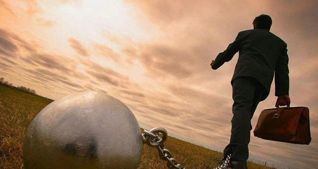 翡翠|这一首富被“赌”害惨，300亿没了！花几十亿买一堆“石头”来赌