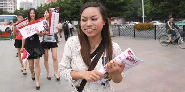 凤姐|11年前，曾扬言“宁死也不回中国”的凤姐，如今过得怎样了？