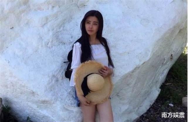 王祖贤|王祖贤晒逆天大长腿，54岁状态狂喷仙气