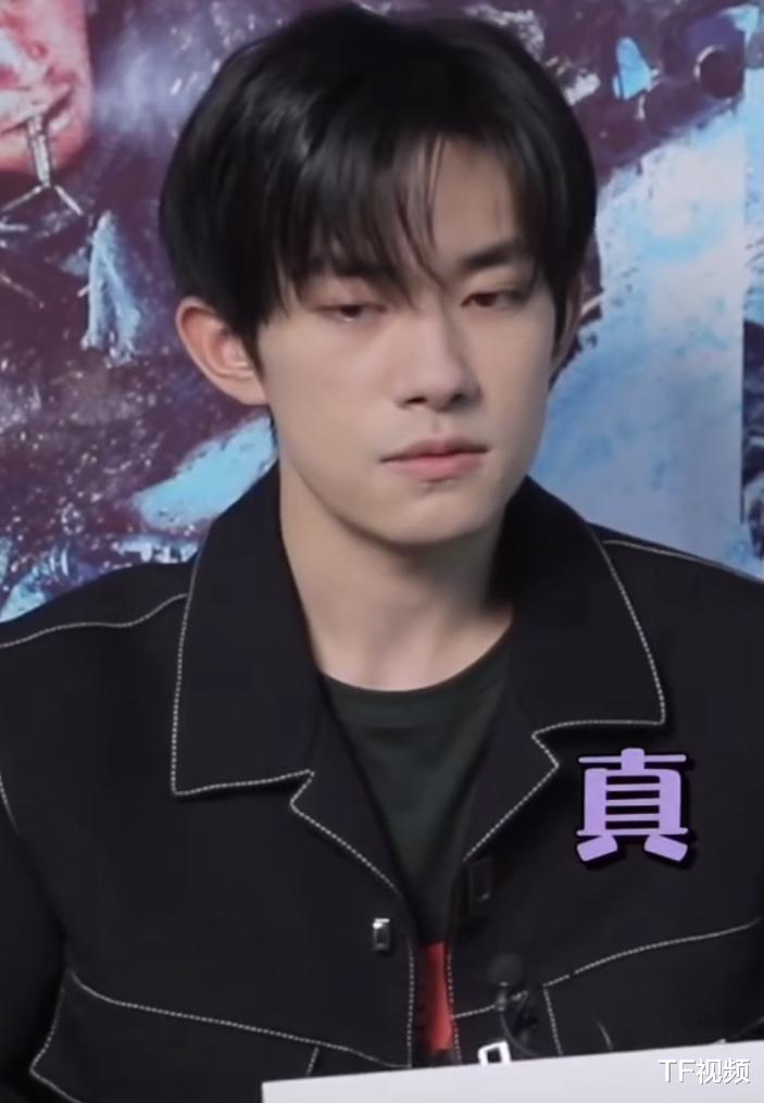 杨幂|《长津湖》发布易烊千玺剃头花絮,网友笑称千玺拍戏太废头