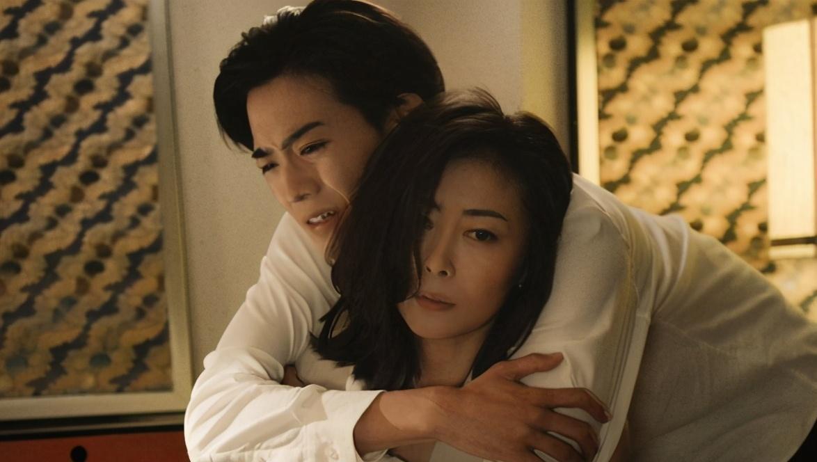 王一博|周迅和王一博在一起太欲！触指尖靠喉结，上演“贤者之爱”