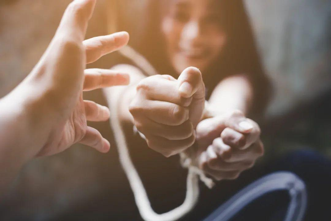 男子两次嫖娼均吃到苦头:一次怀疑被人算计,一次致女子跳楼重伤