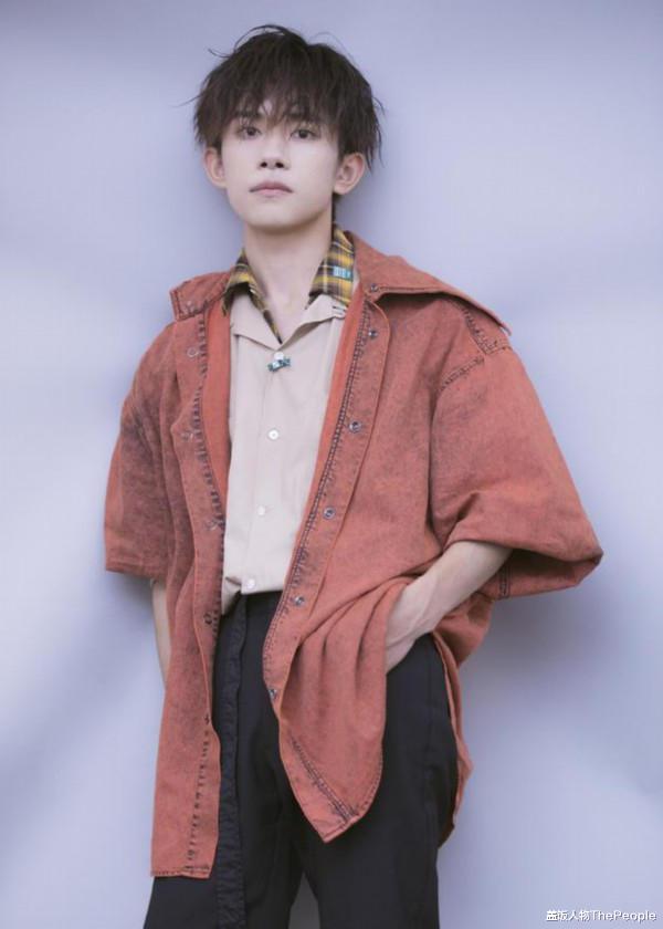 玉米|明星回村“土味现形记”：舞台上有多光鲜亮丽，回家就有多接地气