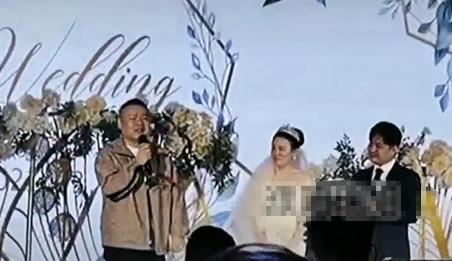 岳云鹏|岳云鹏坐30万商务车参加外甥婚礼，被粉丝热情喊话却一脸冷漠