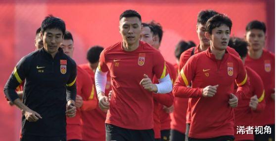 國足|凌晨0點！國足傳來喜訊：世預賽勁敵遭重創，晉級12強賽有戲了