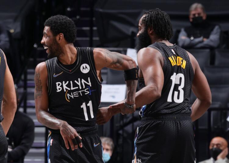 篮网队|哈登轰20+9+7三节打卡！小将砍10分4断2帽，成篮网禁区守护神