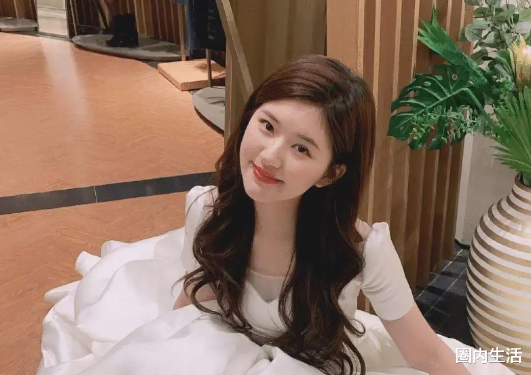 杨幂|罗晋唐嫣夫妻的料？两人处于异地恋状态，后者缺资源却不缺钱！