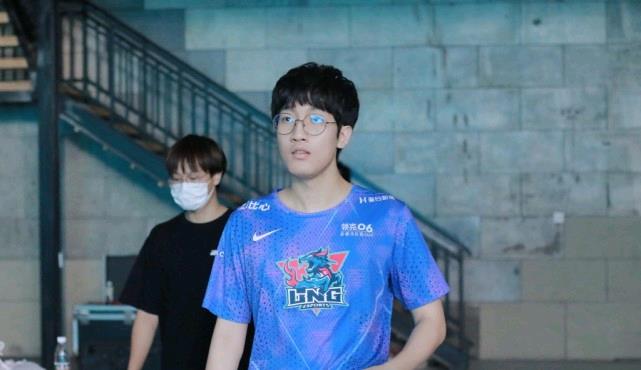 吴洪娜聊说育儿|RA被LNG打成人机，全程被LNG碾压，原来RA竟存在这么多问题