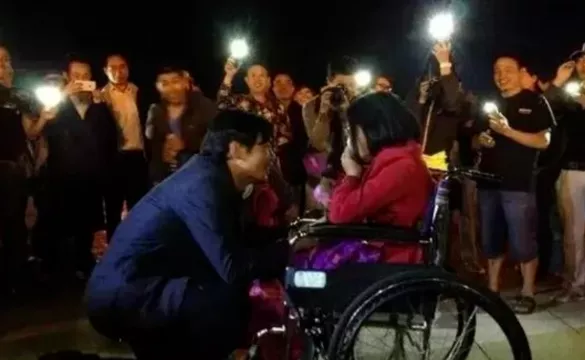 蜗牛研究僧|他带绝症女友私奔，推轮椅6年跨足2000公里