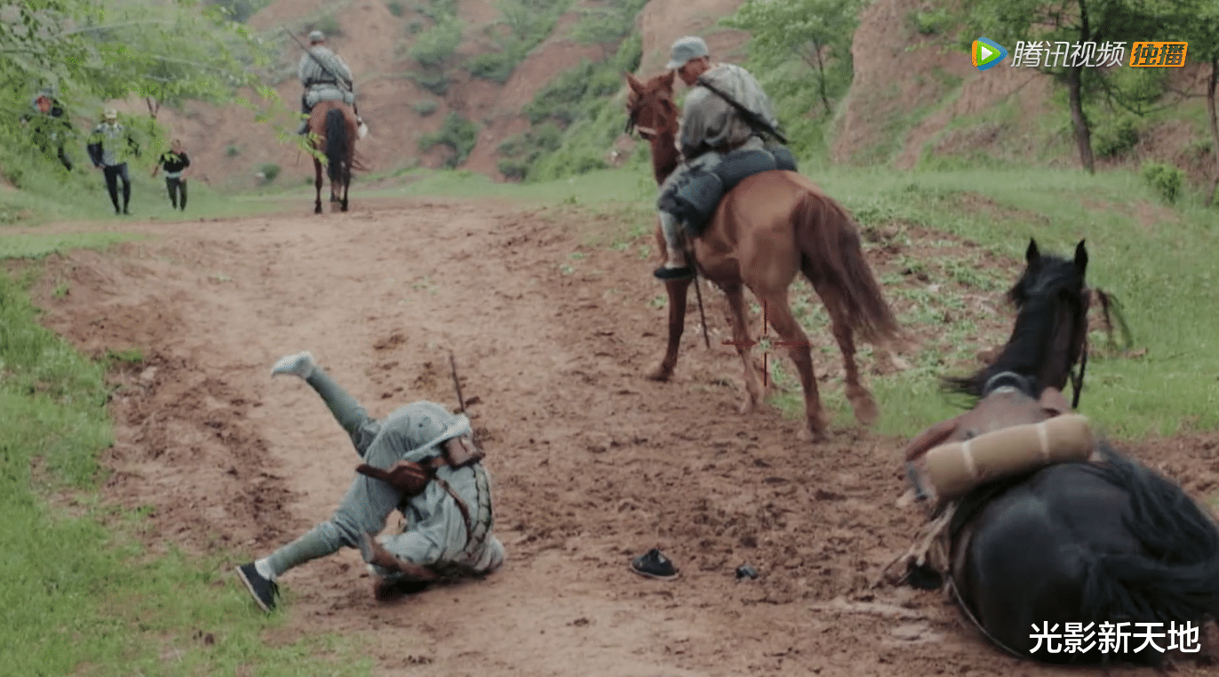 吴京|吴京在人民日报发文,总结成功经验,《乘风》所有演员都曾坠马