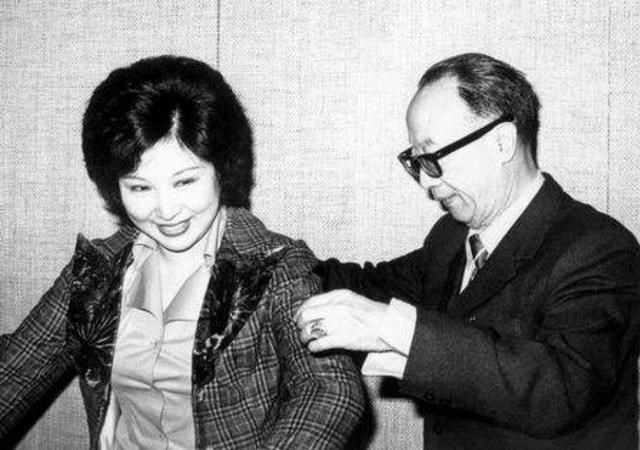 梁实秋|梁实秋的鞋带松开了，妻子弯下身给他系鞋带，不料从此天人永隔