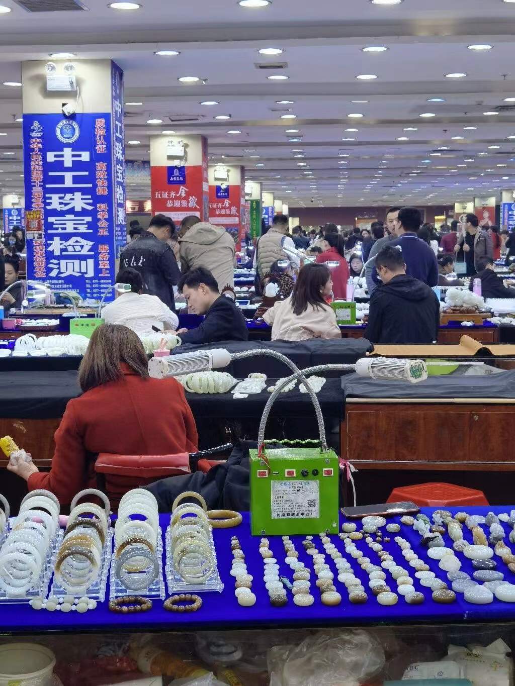 羊脂玉|逛古玩和田玉地摊，该注意哪些事？