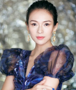 灵熙说珠宝 章子怡被称之她为东方“美人坯子”,10衣服展示她不仅美还会穿