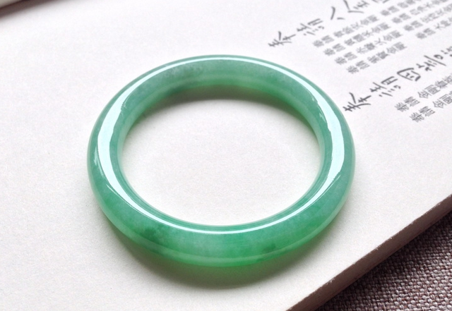 翡翠手镯|翡翠手镯的需求，不减反增