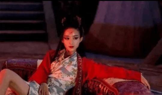 舜网 尴尬穿帮瞬间,杨幂被吃豆腐,迪丽热巴喜欢吻鼻子,赵丽颖呢?