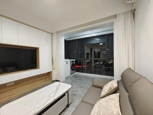 阳台与客厅打通好不好？如果面积小，打通也挺好