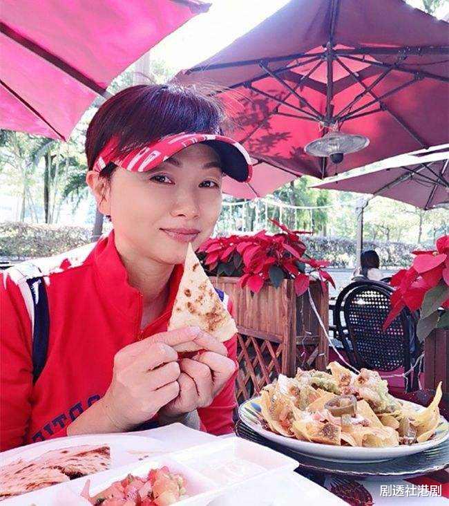 杨丞琳|55岁港版“阿紫”直播带货人气低，自认工作机会少，靠退休金生活