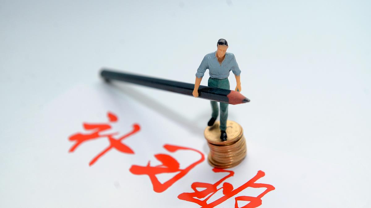 蛋妈陪娃|一边让减负，一边上补习班，面对分数至上家长如何不焦虑？