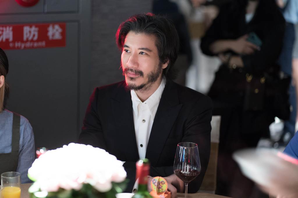 王力宏|华航林志玲挺巨球出嫁 天王王力宏超man造型现身祝贺