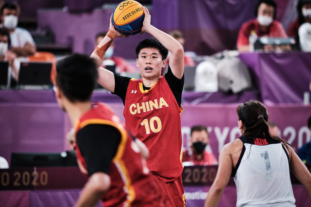 女篮|用职业球员就对了！三人女篮夺奥运铜牌，万圣伟师姐勇冠三军立头功