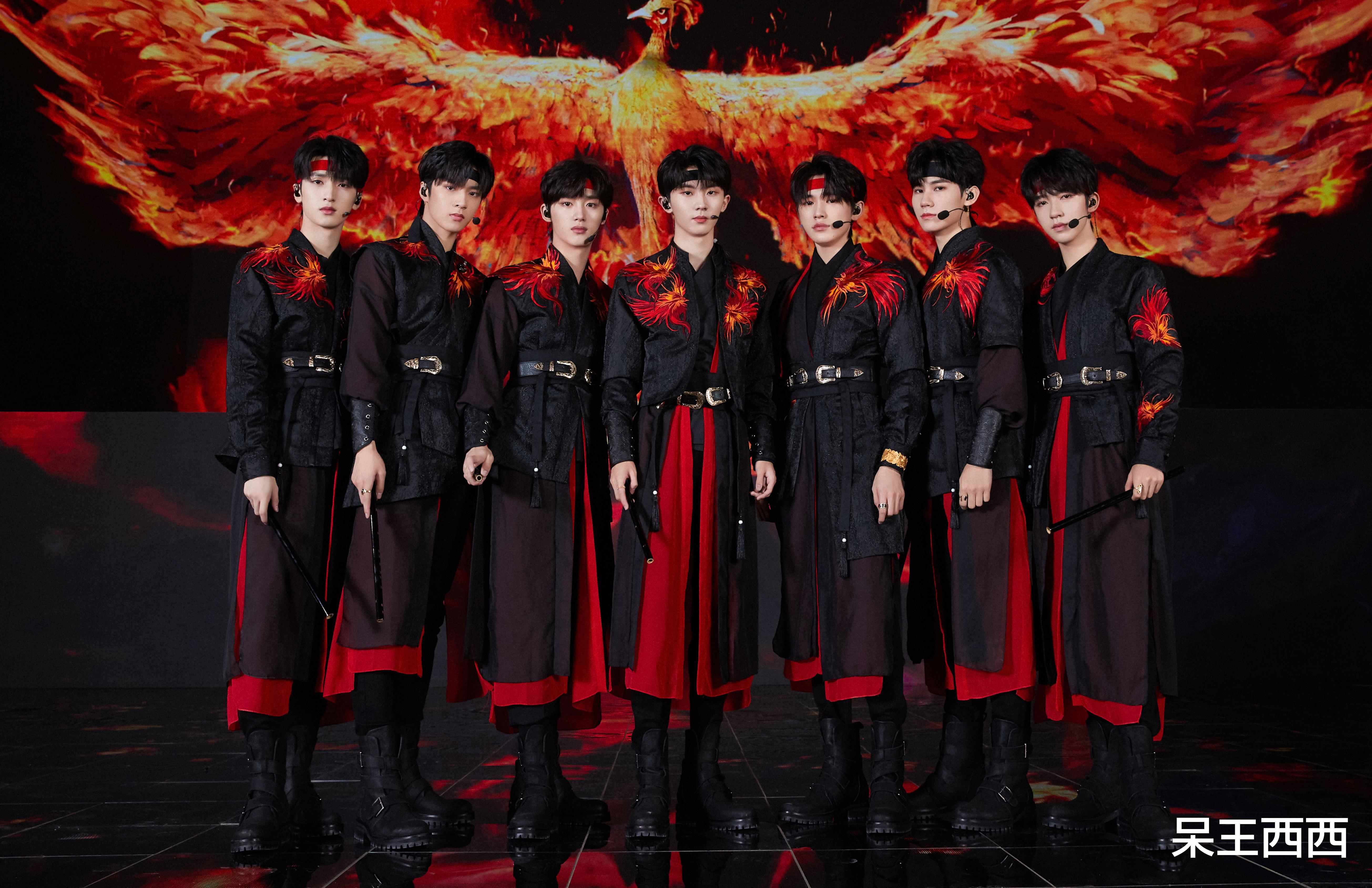 央视|央视门面节目制作年度盛典，时代少年团撑热度，主持人选择受期待