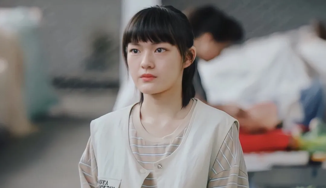 文淇|被喷“最丑00花”？鞋拔子脸的她，是怎么把95花顶流们按在地上摩擦的？