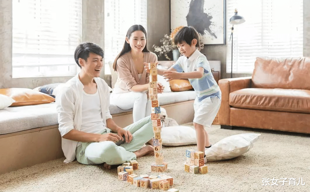 张女子育儿|假妈妈与孩子玩“过肩摔”,演砸了,幸好不是头先着地