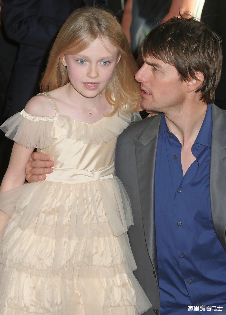 佟丽娅|范宁姐妹罕见同框，23岁艾丽事业赶超姐姐，好莱坞式竞争如何维护亲情？