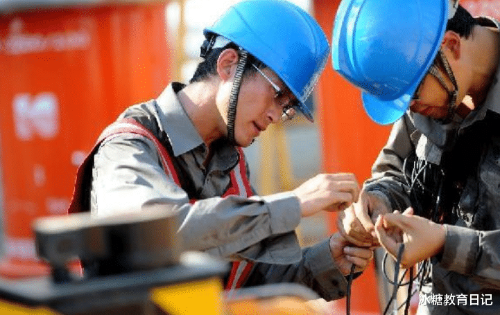 大学生|大学生想进“国家电网”？5个条件缺一不可，否则学历再高也没用