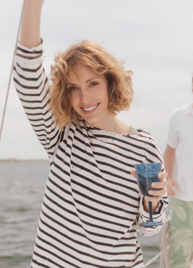 清娱吧|条纹衫怎么穿才好看？有了这些巧思，条纹衫也能穿得显瘦又时髦