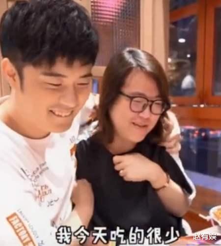 杨天真|长发飘飘的浪胃仙，浓妆艳抹做美甲，哪还有点男人的阳刚之气