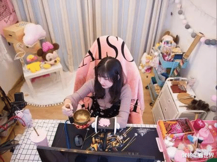 |又一冷门职业兴起，狂打“擦边球”，有人靠它月入三万